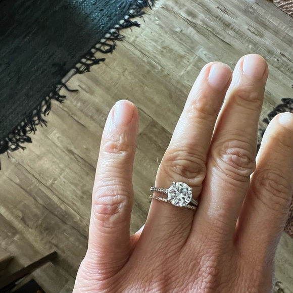 GORGEOUS CARAT FOREVER ONE SOLITAIRE ENGAGEMENT RING PLATINUM